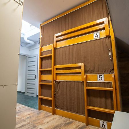 Aisha Hostel リュブリャナ エクステリア 写真