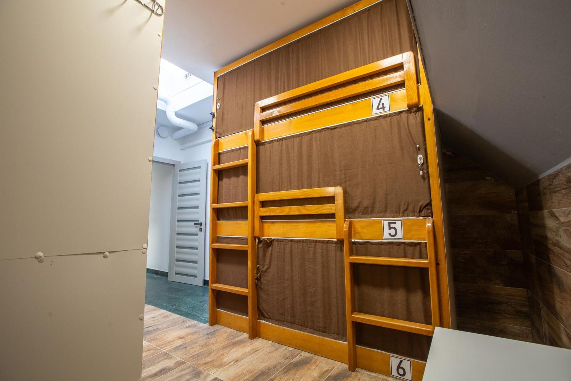 Aisha Hostel リュブリャナ エクステリア 写真