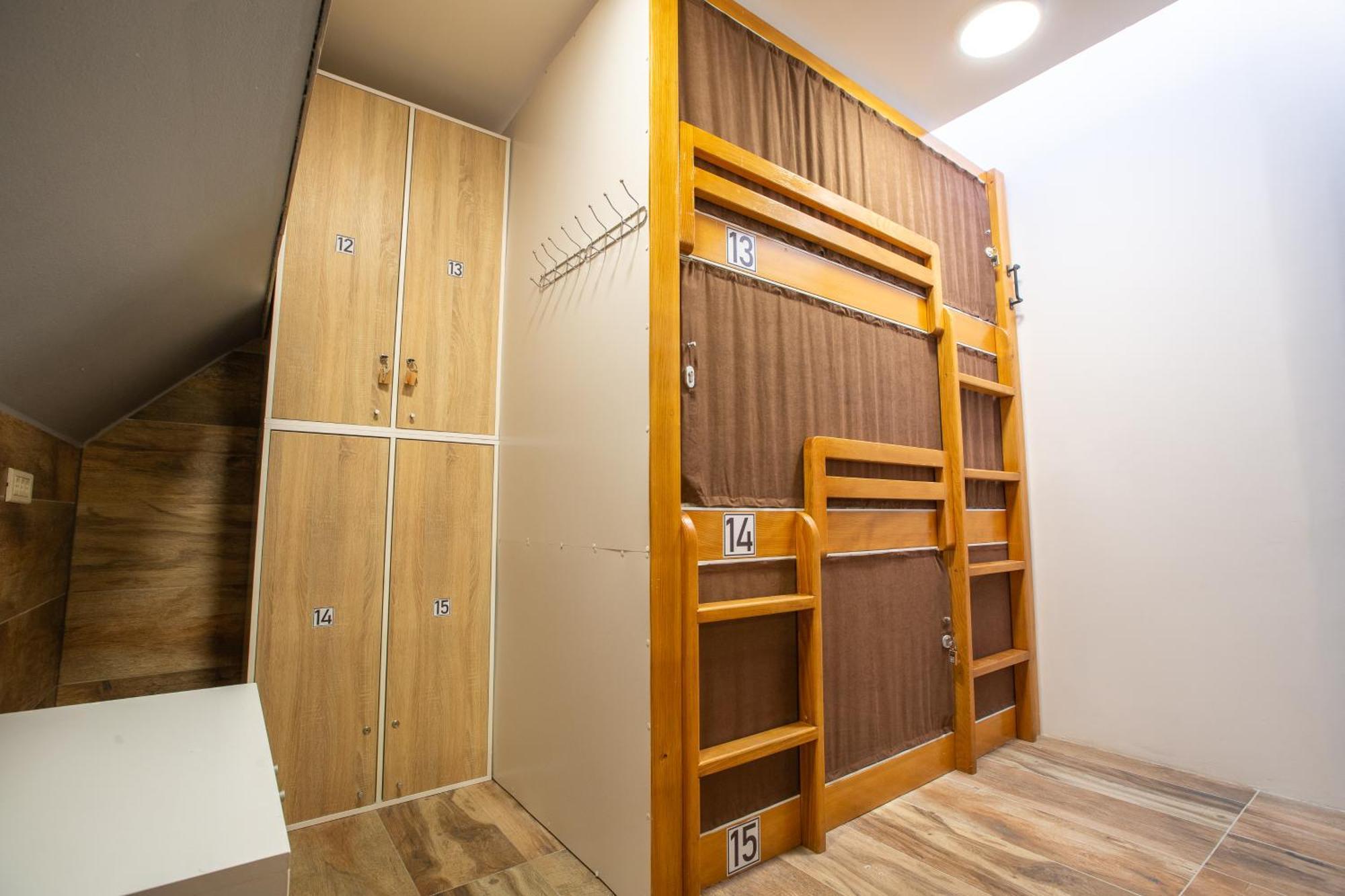 Aisha Hostel リュブリャナ エクステリア 写真