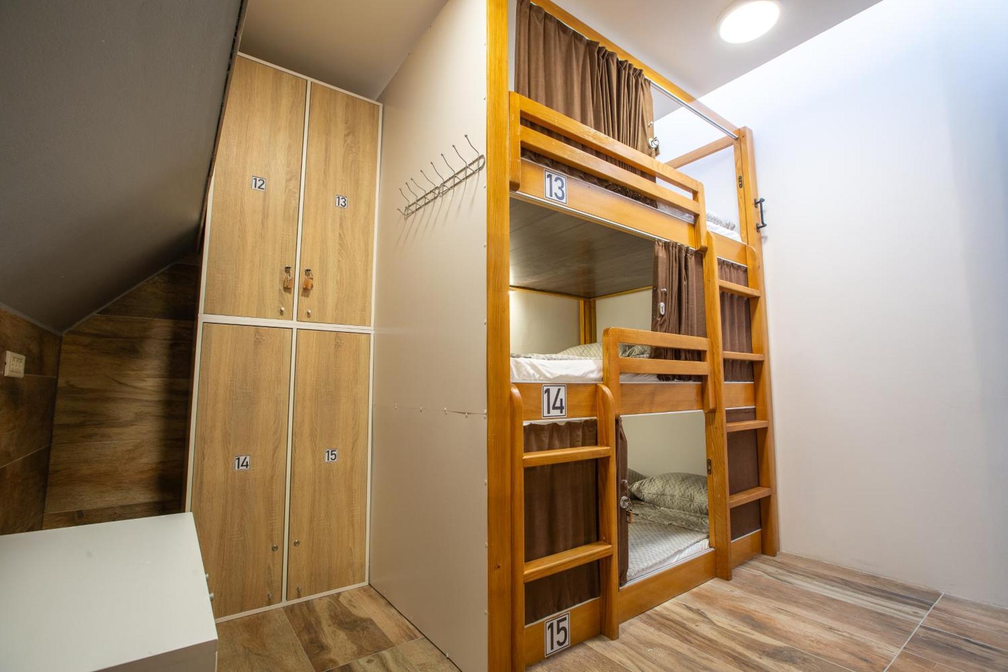 Aisha Hostel リュブリャナ エクステリア 写真