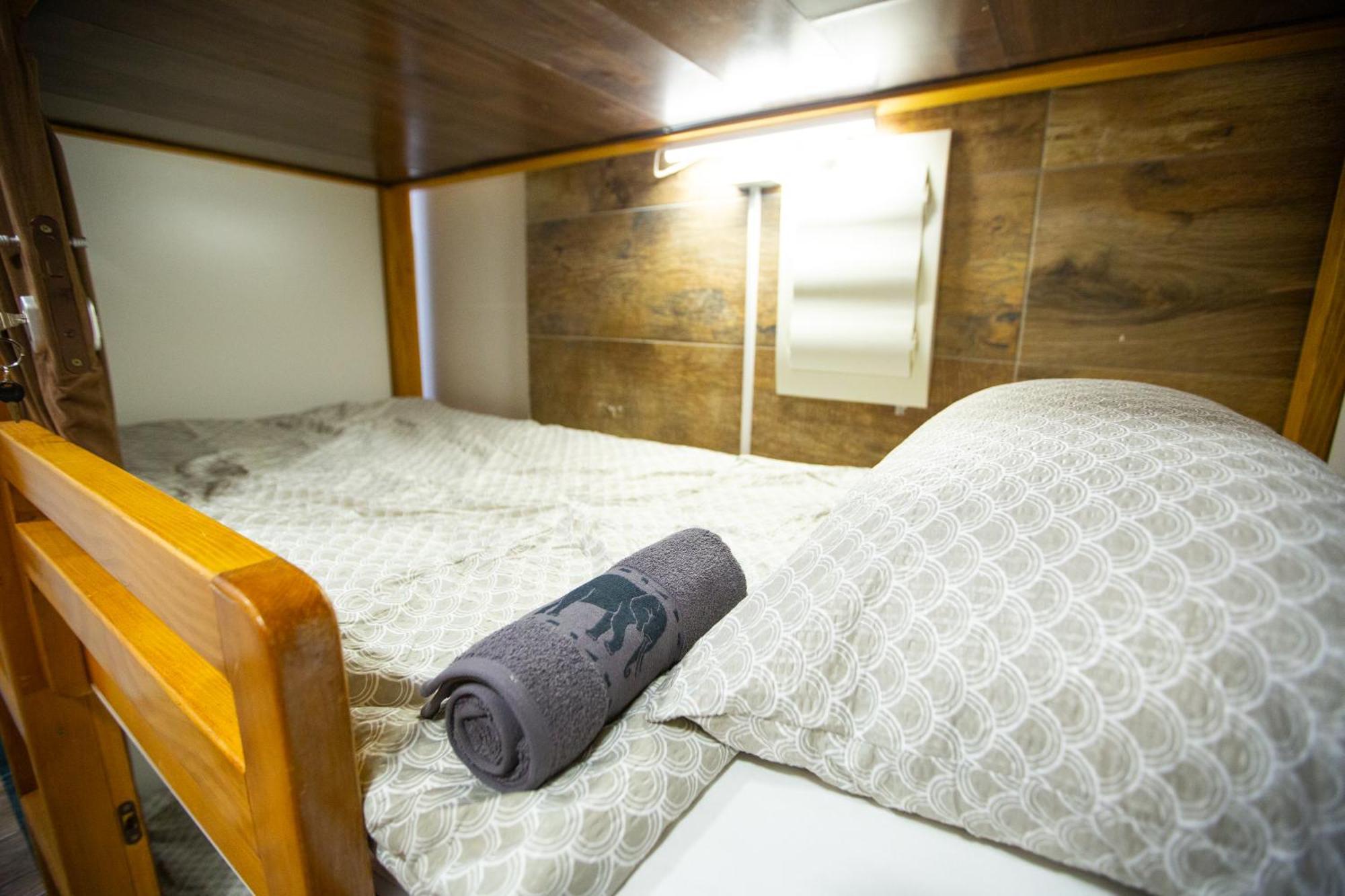 Aisha Hostel リュブリャナ エクステリア 写真