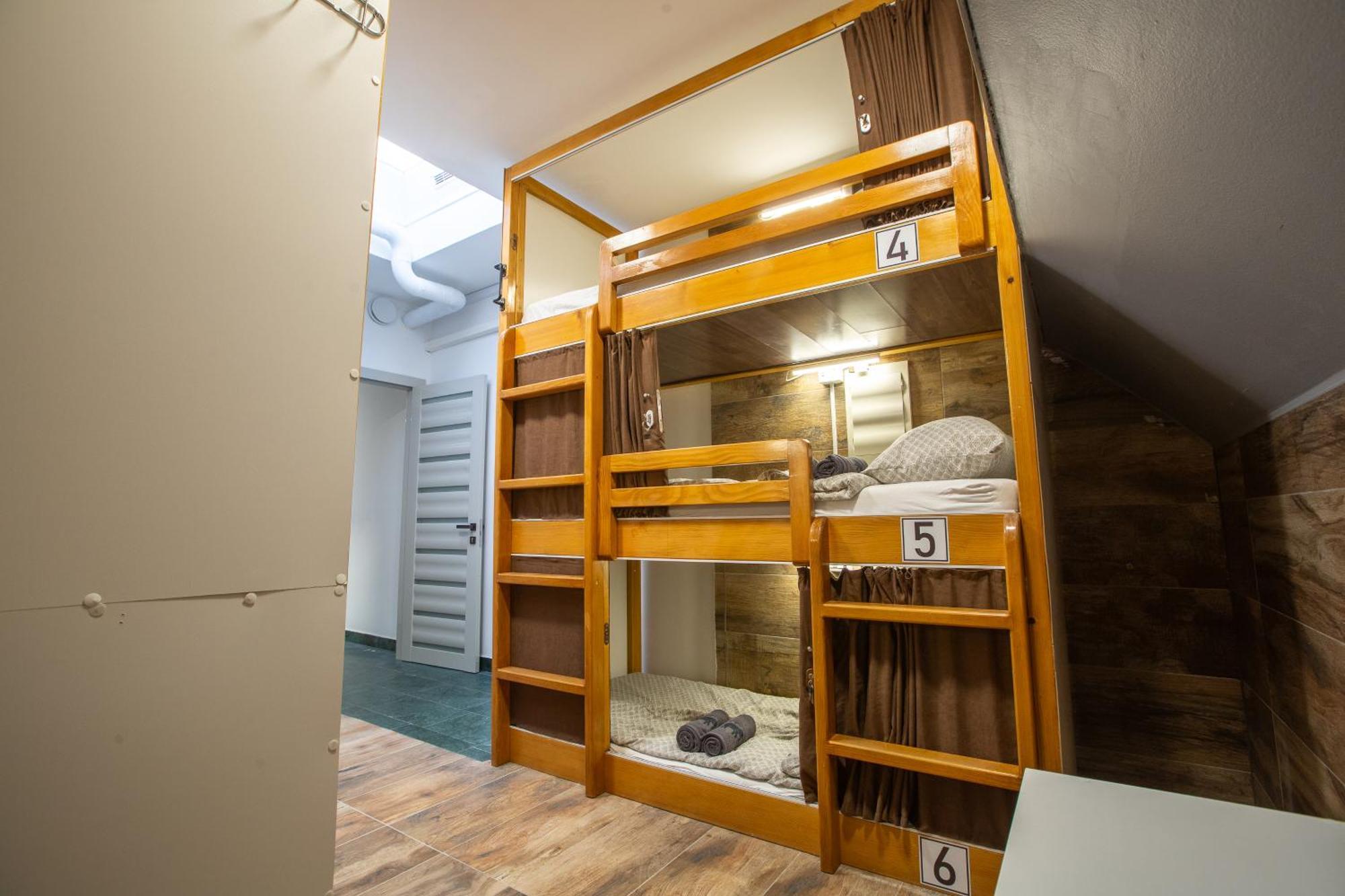Aisha Hostel リュブリャナ エクステリア 写真