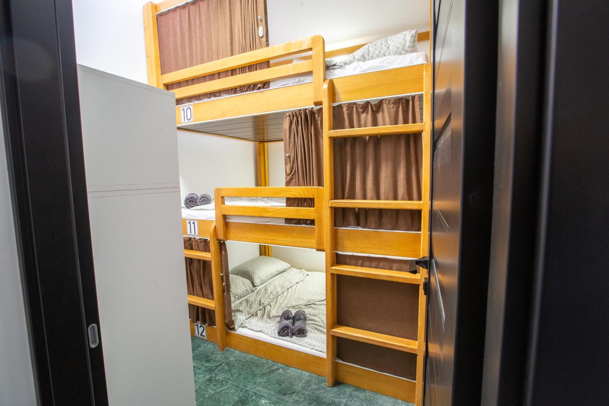 Aisha Hostel リュブリャナ エクステリア 写真