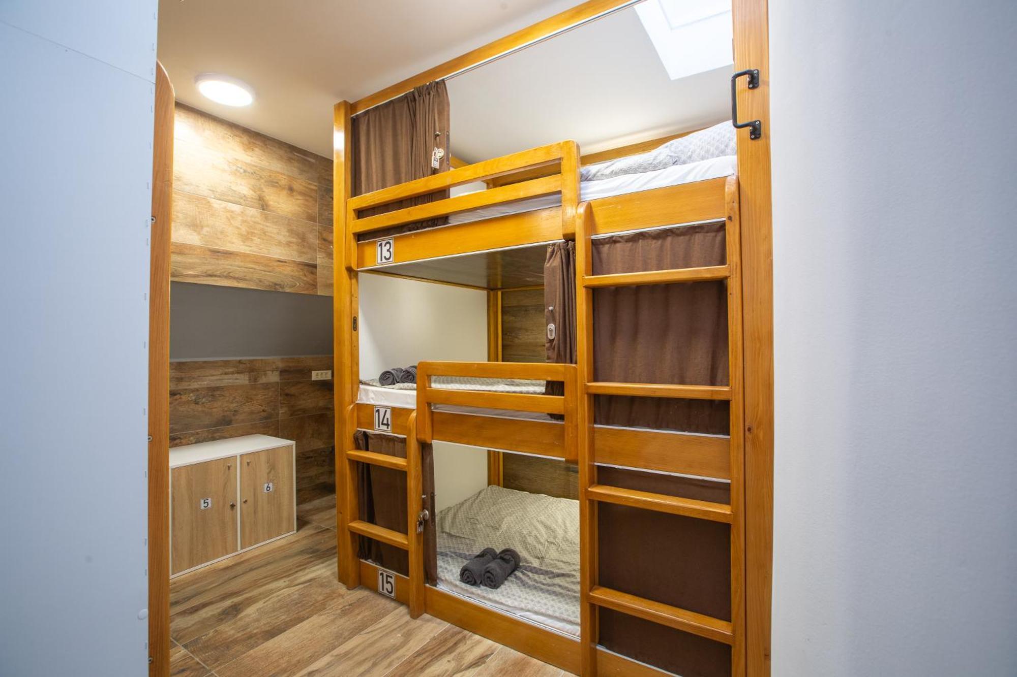 Aisha Hostel リュブリャナ エクステリア 写真
