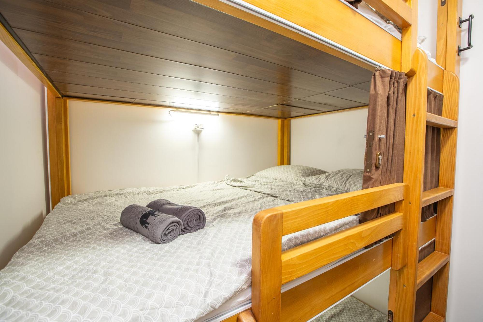 Aisha Hostel リュブリャナ エクステリア 写真