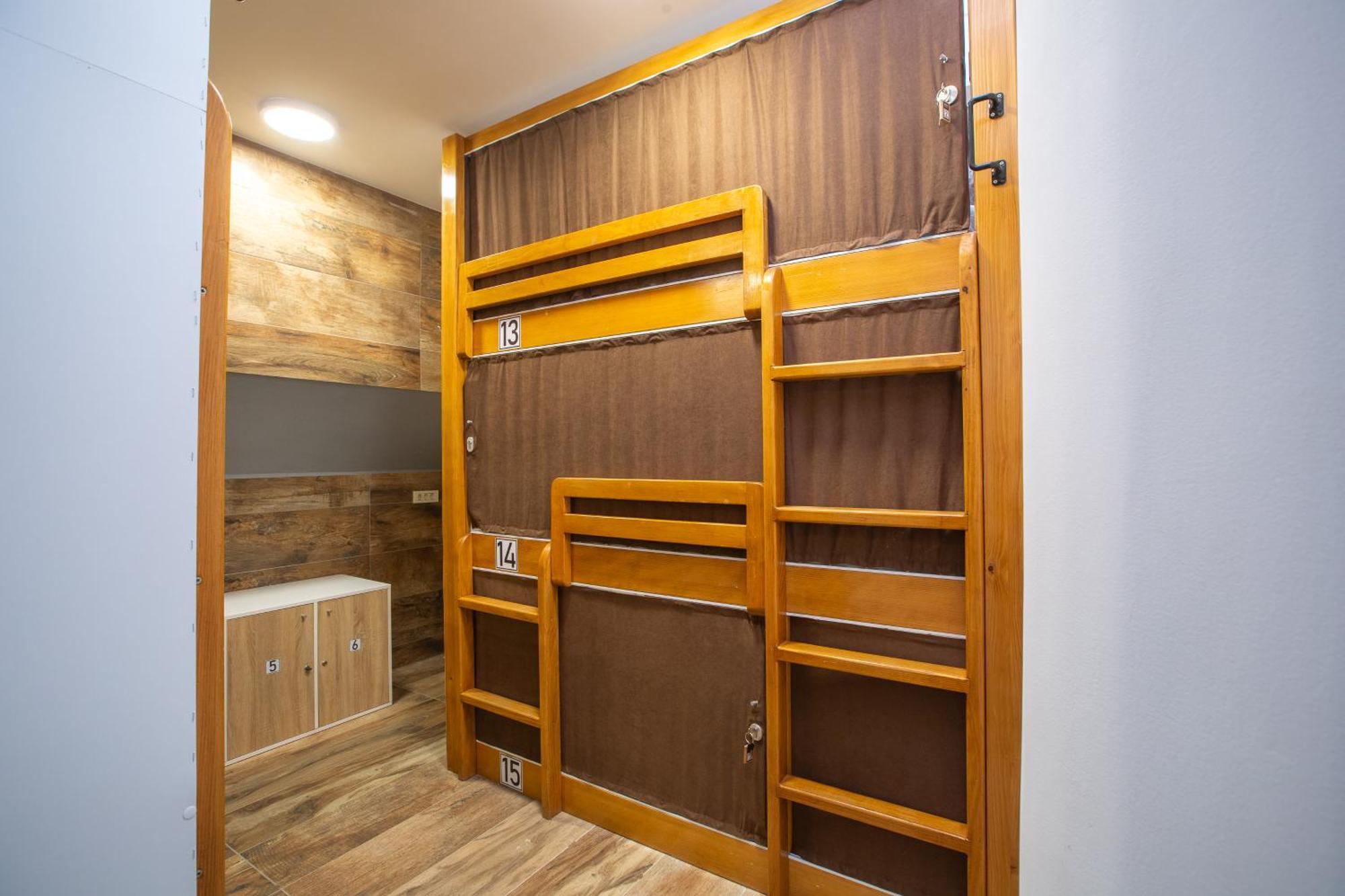 Aisha Hostel リュブリャナ エクステリア 写真