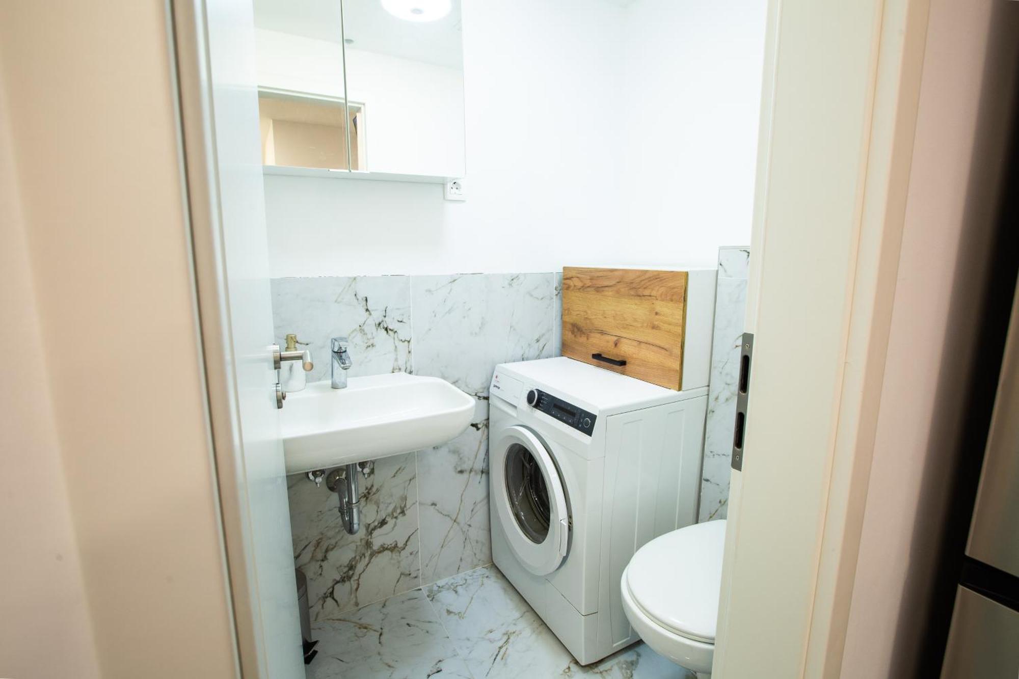 Aisha Hostel リュブリャナ エクステリア 写真